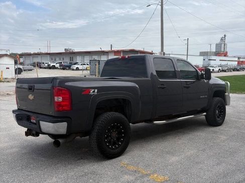 Used 2011 Chevrolet Silverado 2500 LT w/ Suspension Package, Off-Road AWD/4WD image 4