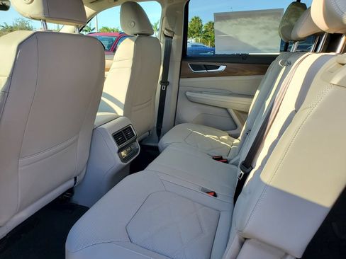 New 2026 Volkswagen Atlas SE FWD image 5