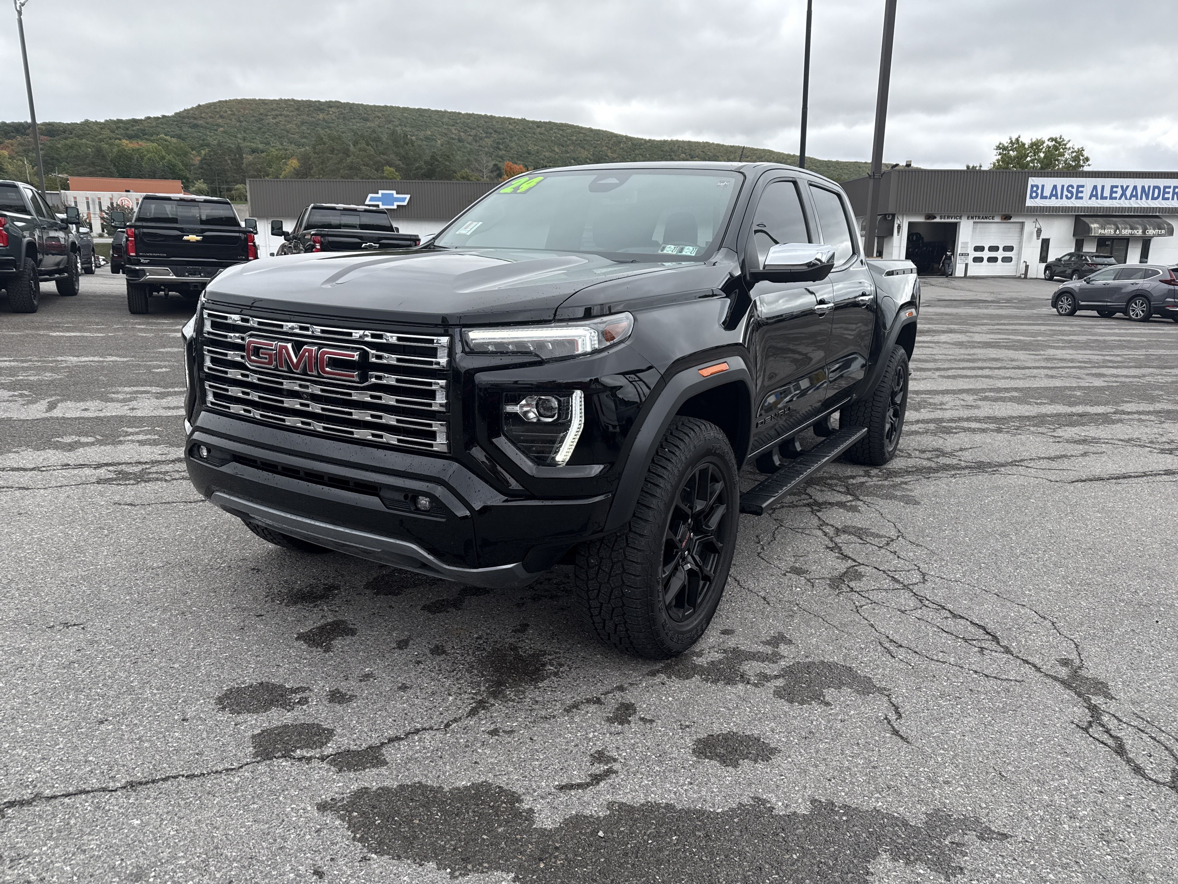 Used 2024 GMC Canyon Denali w/ LPO, Denali Black Edition AWD/4WD image 8