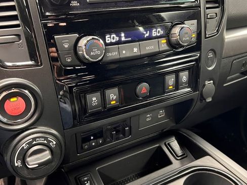 Used 2023 Nissan Titan PRO-4X w/ Pro-4x Convenience Package AWD/4WD image 11