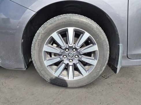 Used 2018 Toyota Sienna Limited Premium image 5