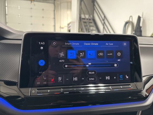 Certified 2025 Volkswagen Atlas Peak Edition SE image 62