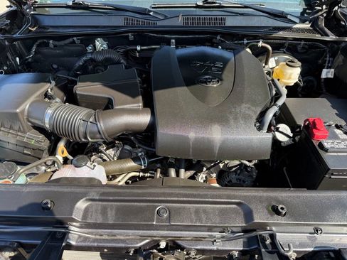 Used 2022 Toyota Tacoma TRD Sport AWD/4WD image 11