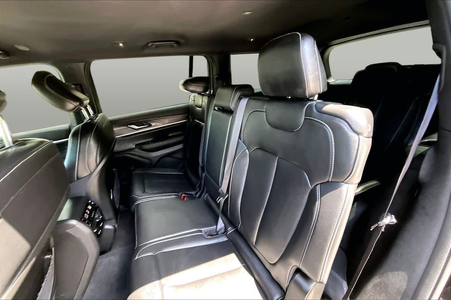 Used 2024 Jeep Grand Cherokee L Limited w/ Black Appearance Package AWD/4WD image 21