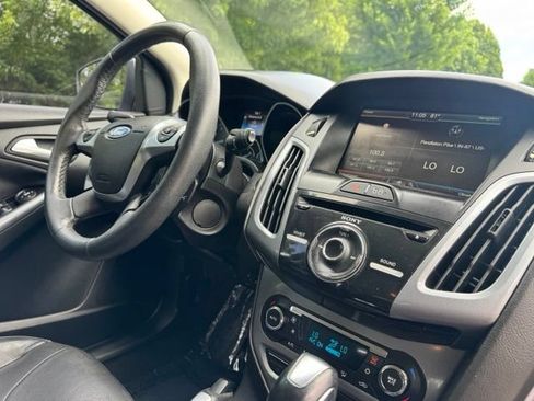 Used 2012 Ford Focus Titanium FWD image 26