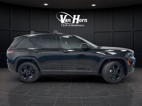 Used 2023 Jeep Grand Cherokee Limited w/ Luxury Tech Group II AWD/4WD image 8