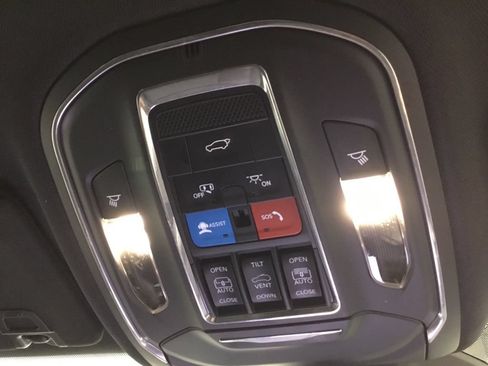 Used 2024 Jeep Grand Cherokee Limited w/ Luxury Tech Group II AWD/4WD image 42