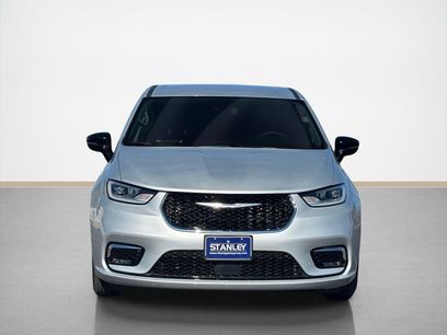 Used 2024 Chrysler Pacifica Touring-L