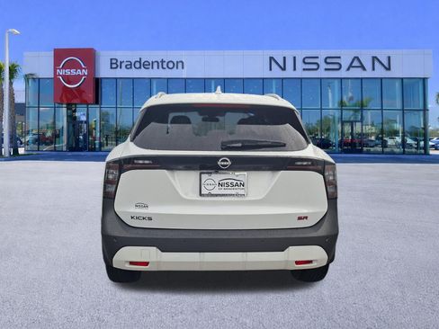 Certified 2025 Nissan Kicks SR FWD image 6