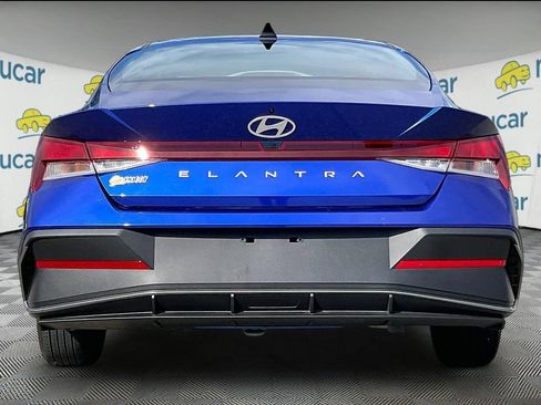 Used 2025 Hyundai Elantra SE FWD image 5