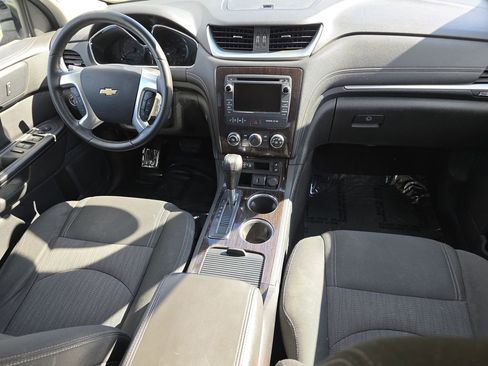 Used 2015 Chevrolet Traverse LT w/ Style and Technology Package FWD image 19