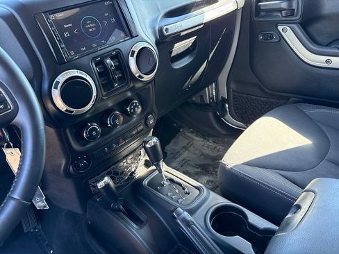 Used 2018 Jeep Wrangler Unlimited Sahara AWD/4WD image 22