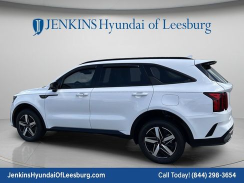 Used 2023 Kia Sorento EX w/ Panoramic Sunroof Package FWD image 8
