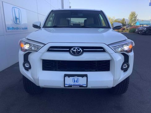 Used 2022 Toyota 4Runner SR5 Premium AWD/4WD image 9