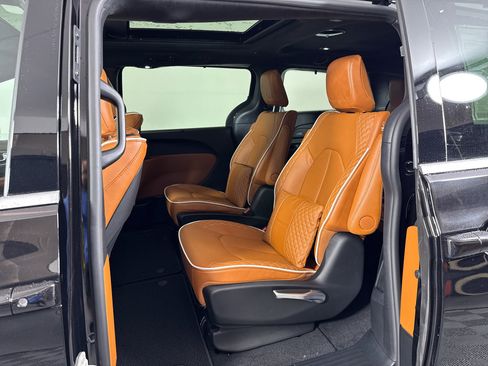 New 2026 Chrysler Pacifica Pinnacle image 28