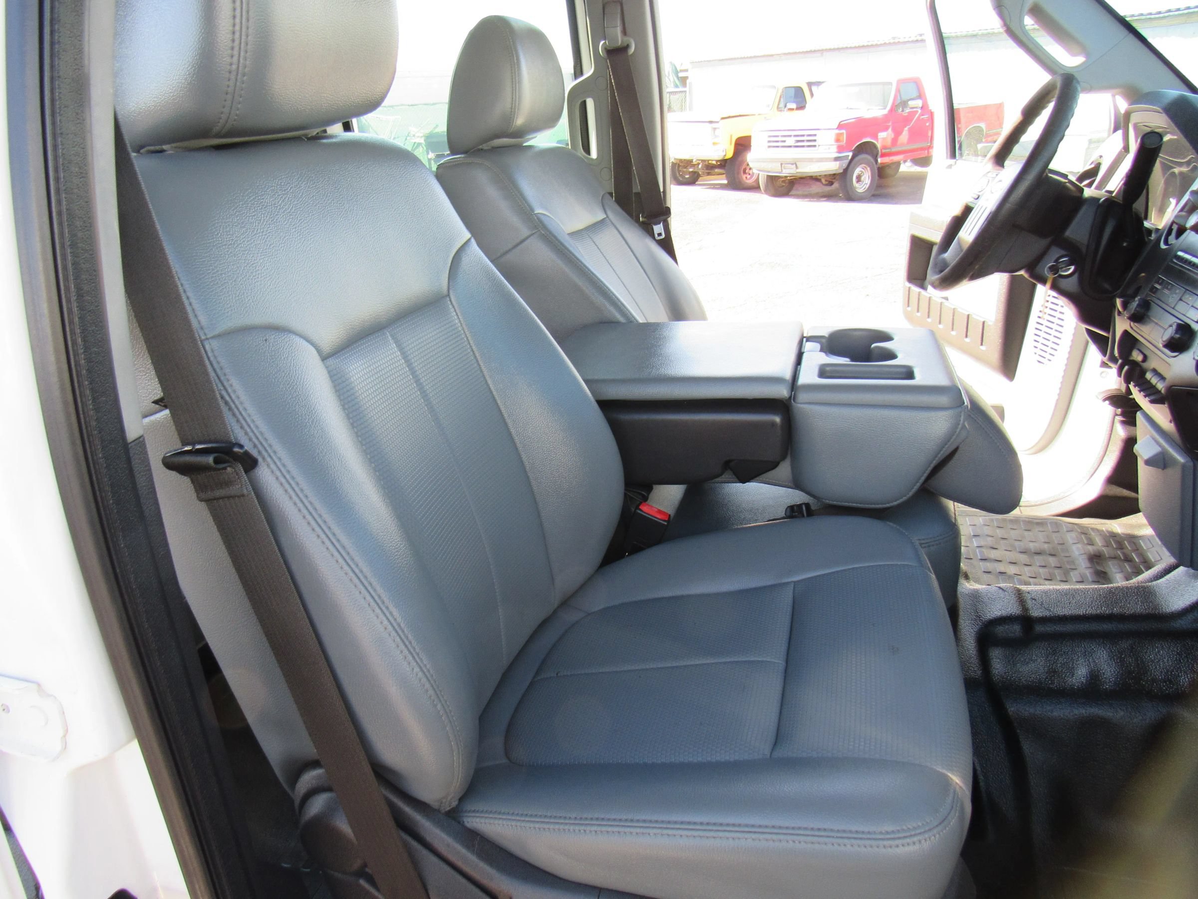 Used 2015 Ford F550 2WD Crew Cab Super Duty image 11