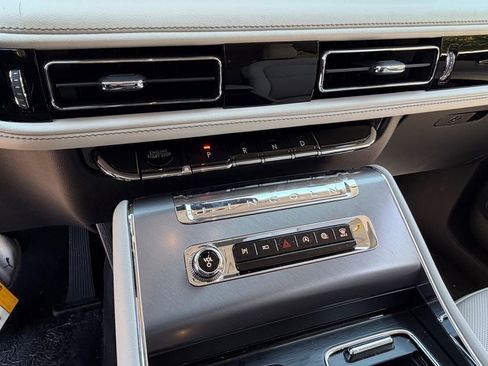 New 2026 Lincoln Aviator AWD image 17