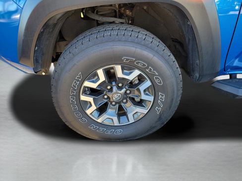 Used 2017 Toyota Tacoma TRD Off-Road w/ Premium & Technology Package image 32