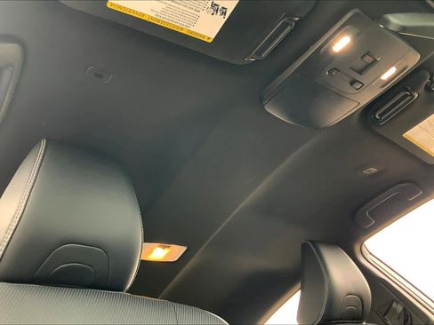 Used 2025 Toyota Camry SE image 13