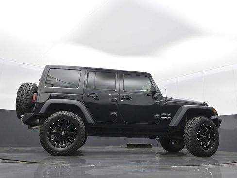 Used 2018 Jeep Wrangler Unlimited Sport S image 30