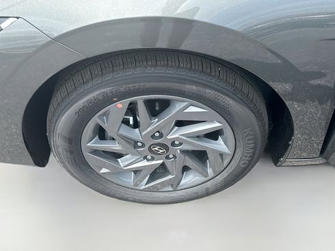 New 2026 Hyundai Elantra Hybrid FWD image 23