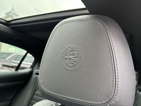 Used 2022 Alfa Romeo Stelvio Veloce AWD/4WD image 16