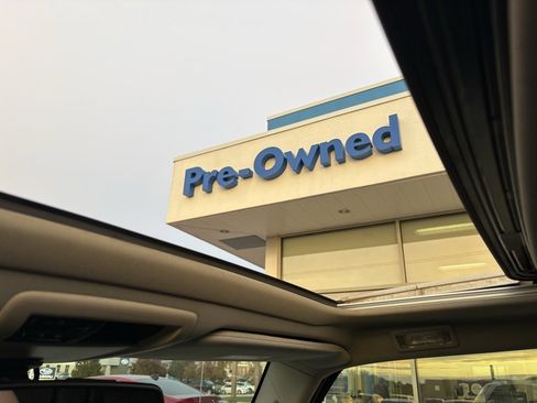 Used 2010 Jeep Commander Limited w/ Trailer Tow Group IV image 20