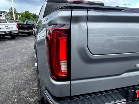 Used 2024 GMC Sierra 1500 SLT w/ SLT Premium Plus Package AWD/4WD image 24