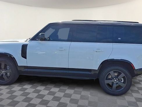 Used 2024 Land Rover Defender 110 X-Dynamic SE image 5