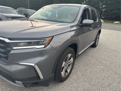 Used 2025 Honda Pilot EX-L image 12