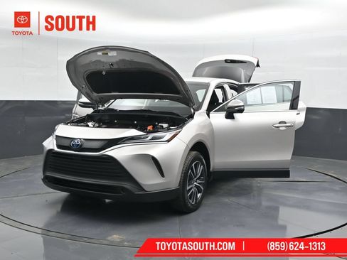 Used 2023 Toyota Venza LE AWD/4WD image 60
