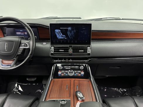 Used 2024 Lincoln Navigator Premiere image 32