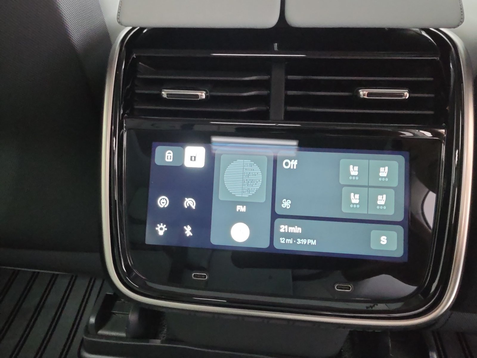 Used 2025 Rivian R1S Adventure Dual AWD/4WD image 30
