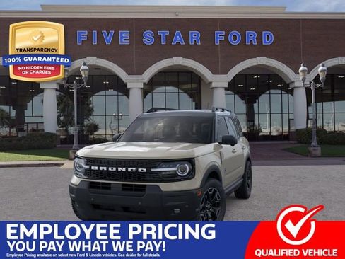 New 2025 Ford Bronco Sport Outer Banks w/ Outer Banks Tech Package+ AWD/4WD image 2