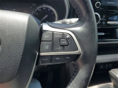 Used 2022 Toyota Highlander Limited image 19