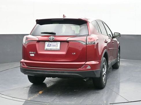 Used 2018 Toyota RAV4 LE image 11
