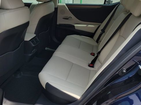 Used 2025 Lexus ES 300h w/ Premium Package FWD image 8