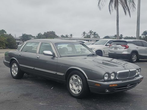 Used 2003 Jaguar XJ8 L RWD image 10