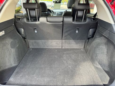 Used 2019 Honda HR-V Touring image 12