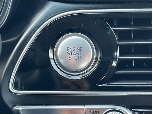 Used 2023 Genesis G70 2.0T image 22