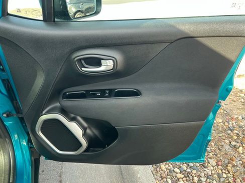 Used 2021 Jeep Renegade Latitude image 26