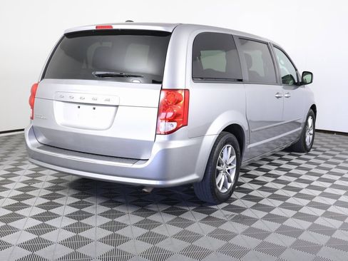 Used 2016 Dodge Grand Caravan SE image 5