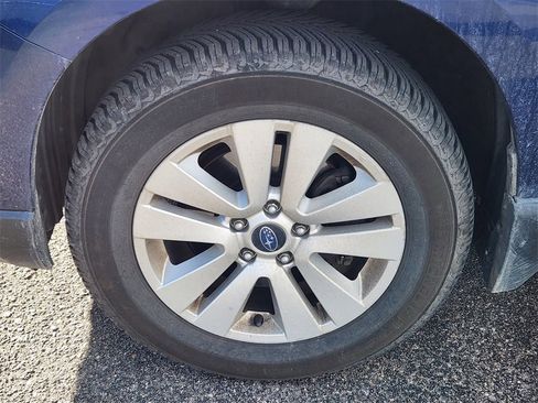 Used 2017 Subaru Outback 2.5i Premium image 6