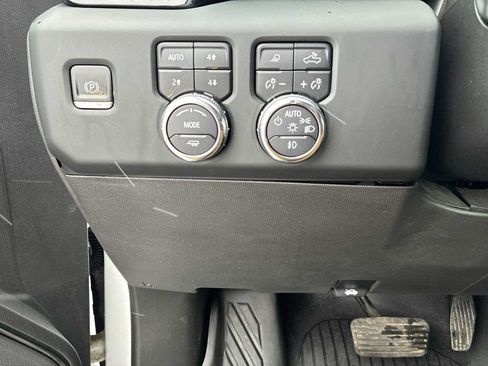 Certified 2022 GMC Sierra 1500 AT4 w/ Technology Package image 23