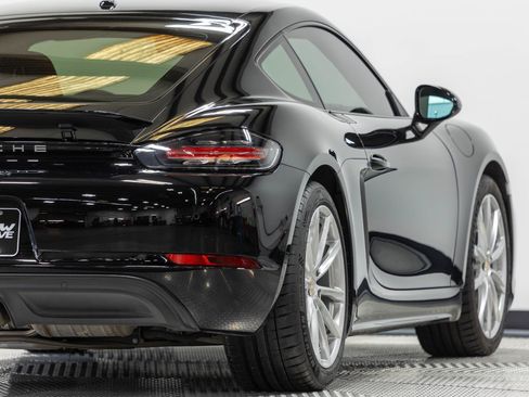 Used 2018 Porsche 718 Cayman RWD image 16
