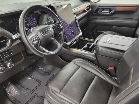 Used 2025 GMC Yukon XL Denali AWD/4WD image 9