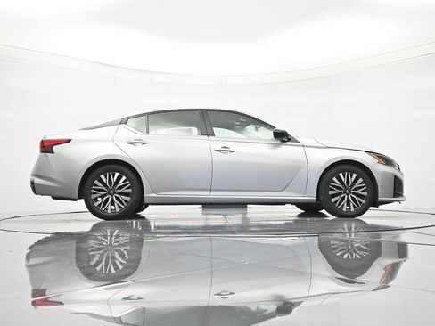 Certified 2024 Nissan Altima 2.5 SV FWD image 39