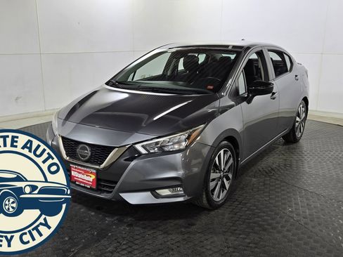 Used 2020 Nissan Versa SR image 3
