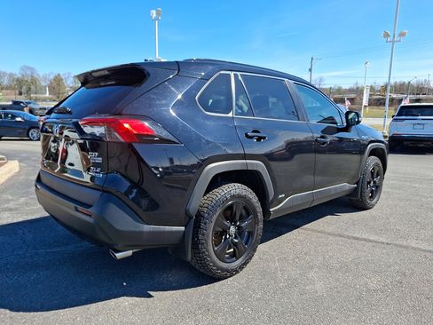 Used 2021 Toyota RAV4 XLE w/ Convenience Package image 6