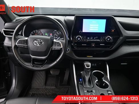 Used 2023 Toyota Highlander XSE AWD/4WD image 11